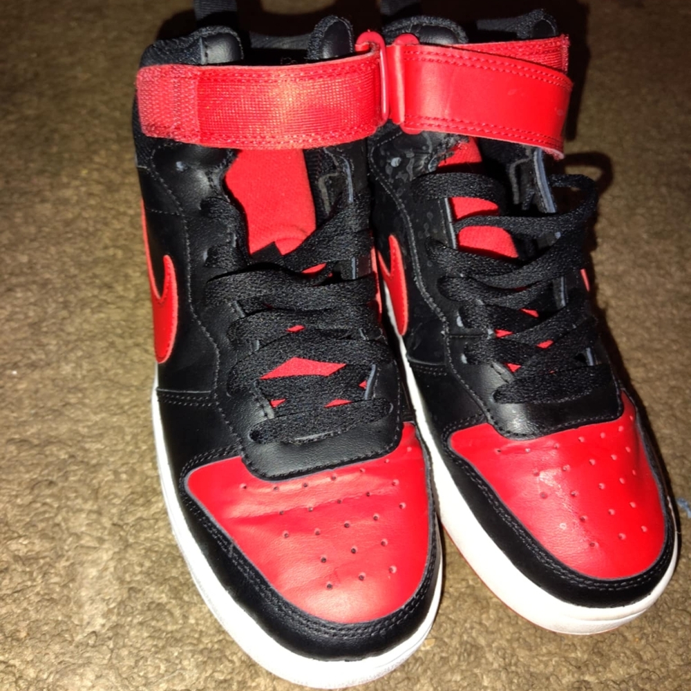 Nike Kids Black and Red Sneakers